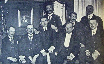 Members of the London UNR mission: 1 from left - S. Shafarenko, 3 - M. Melenevskyi, 4 - M. Stakhovsky (head), 5 - J. Olesnitsky